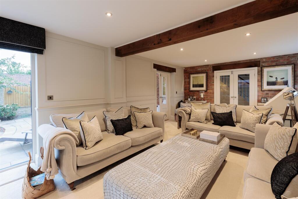 Formal Living Room..jpg