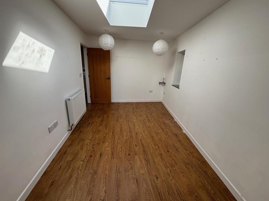 bedroom 5 annexe.jpg