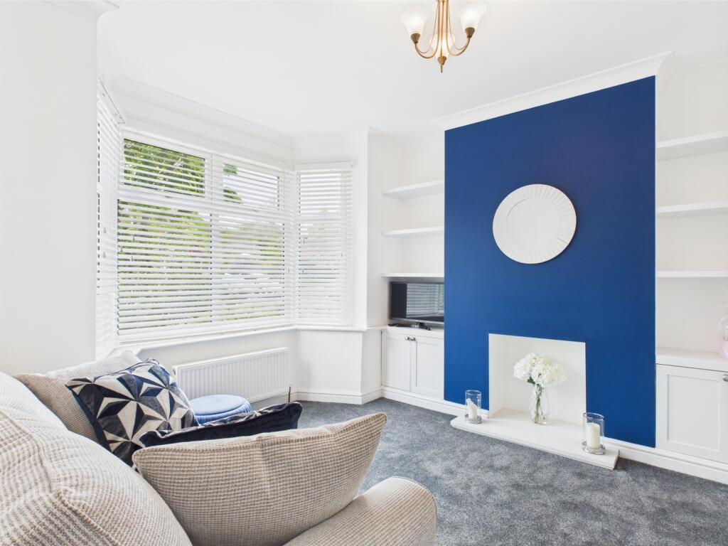 CAM03729G0-PR0034-STILL003