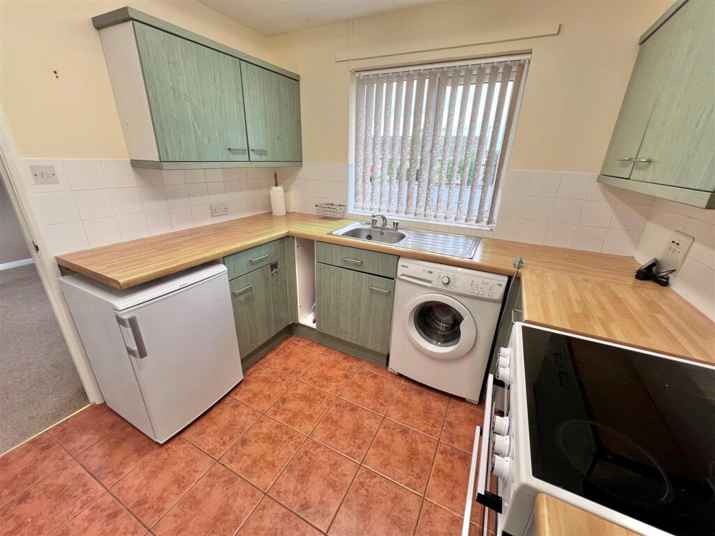 Kitchen 2.jpg
