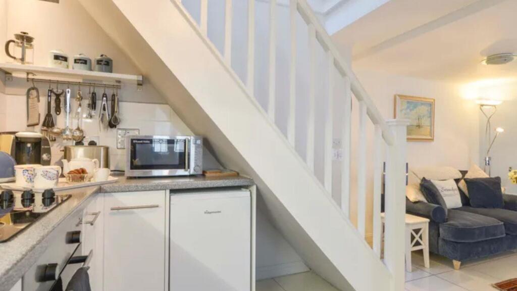 Kitchen 2.jpg