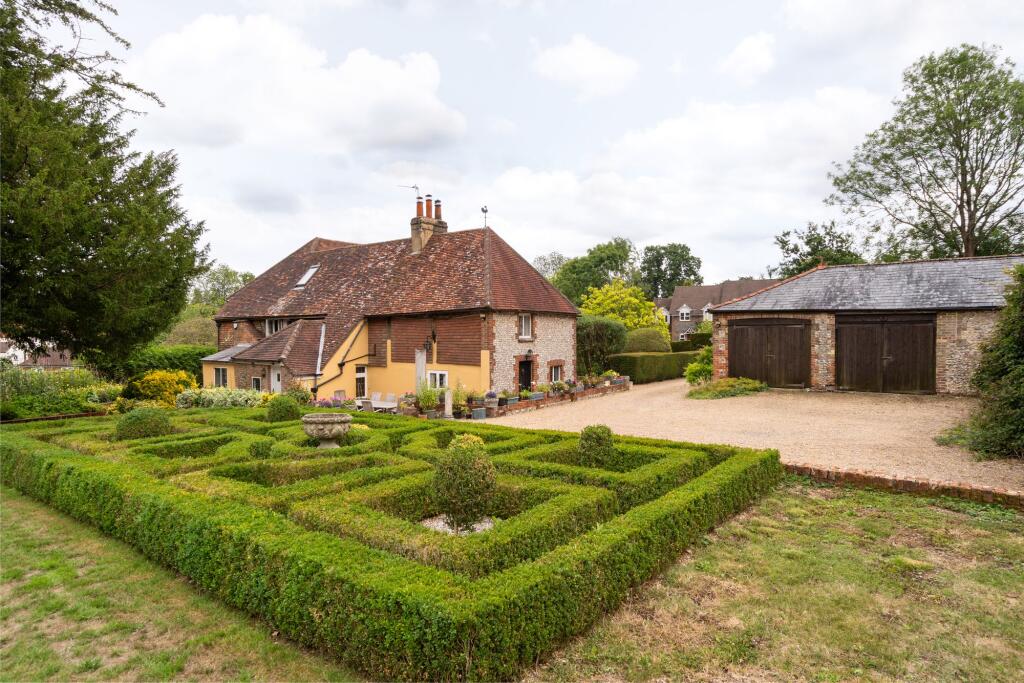 Rear Garden/Garaging