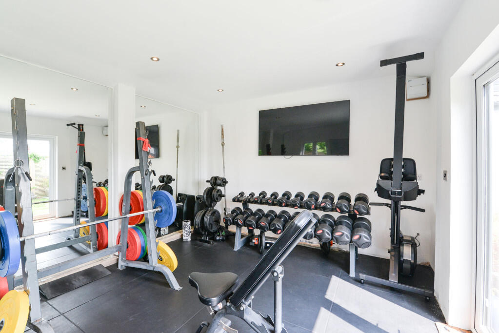 Garage / Gym