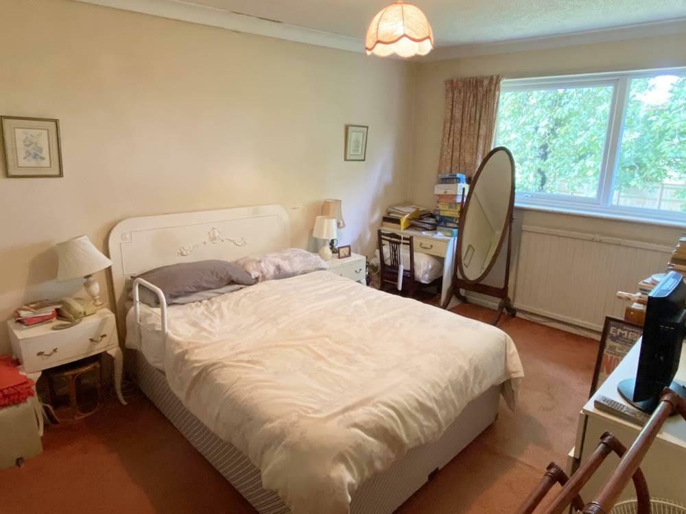 bed1.jpg