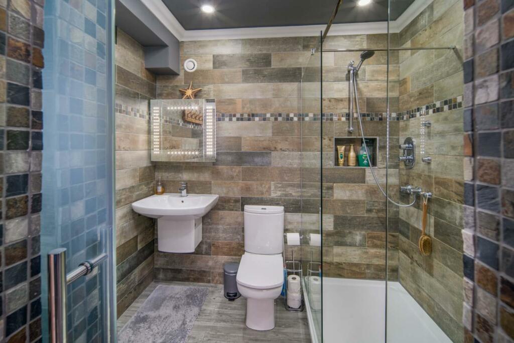 Shower Room En-Suite