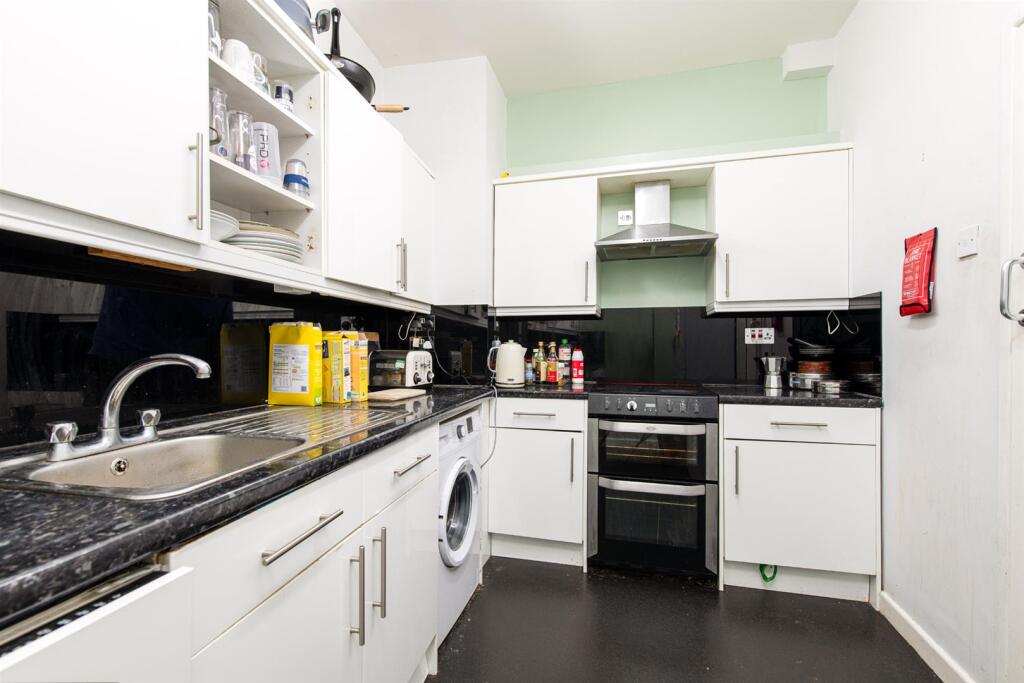 Kitchen_2.jpg
