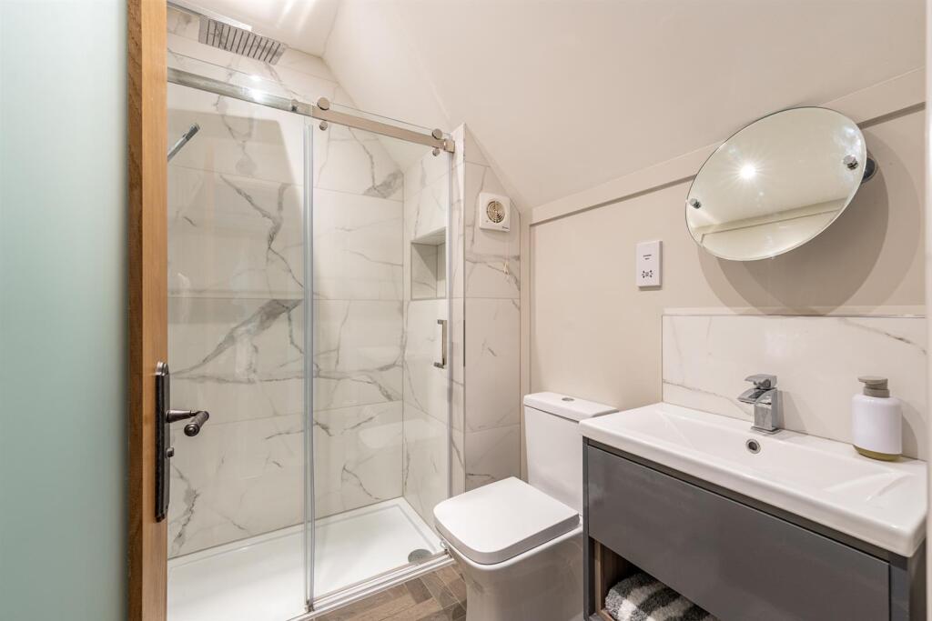 En Suite Shower Room (Bed 1)