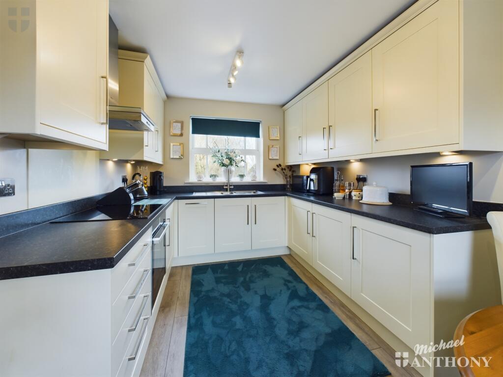 CAM03852G0-PR0199-STILL011