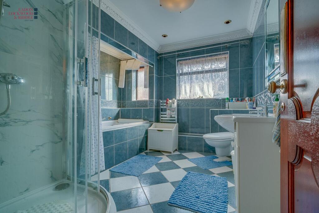 Bathroom 1.1.jpg
