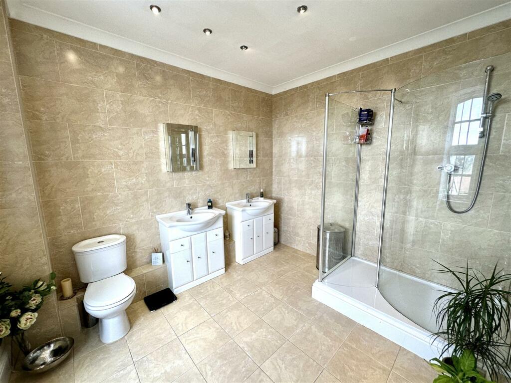 PRINCIPAL BEDROOM EN-SUITE.jpeg