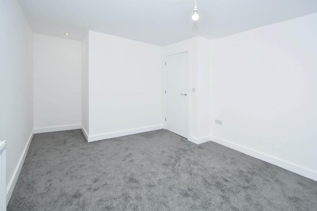 Bedroom 1 (2)
