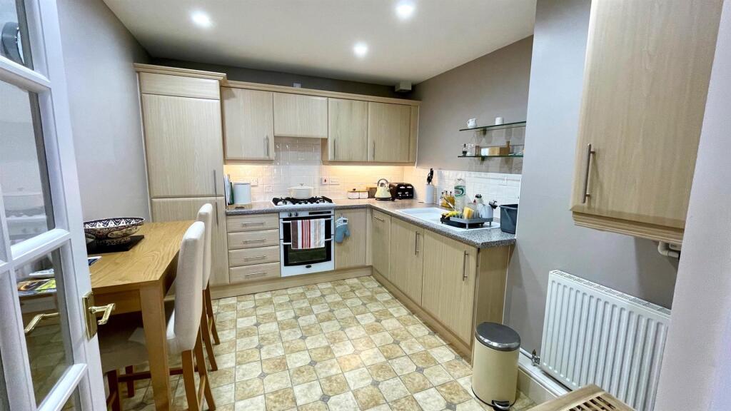 KITCHEN/BREAKFAST ROOM