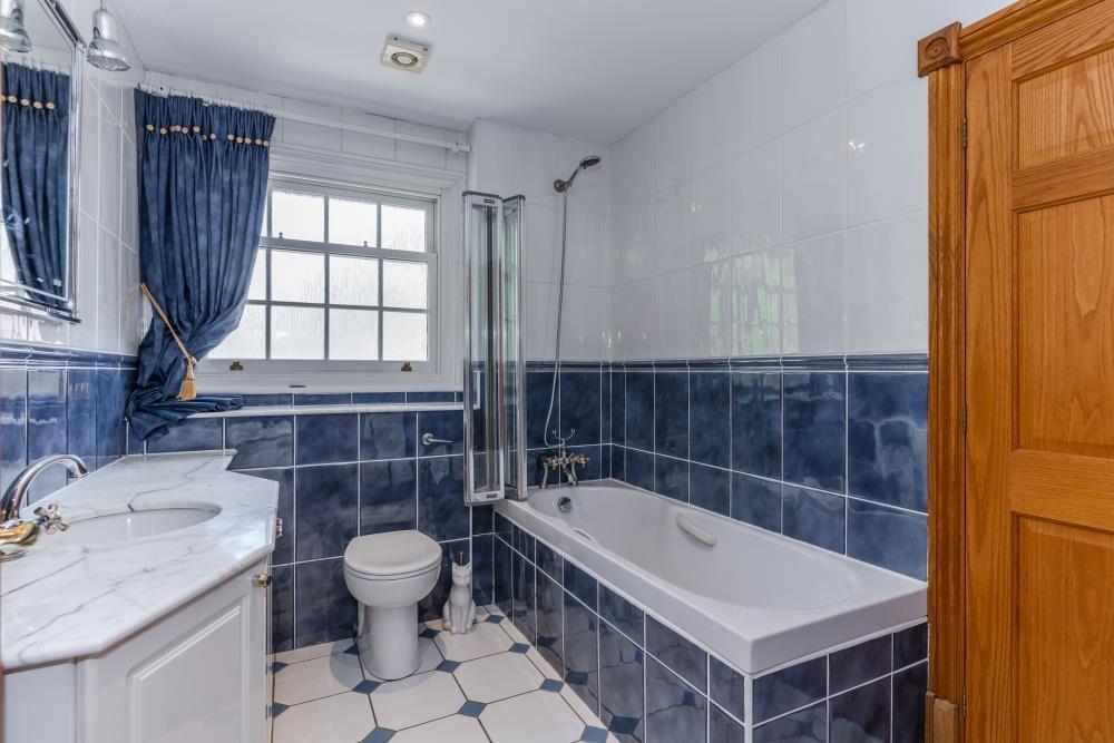 Bathroom.jpg