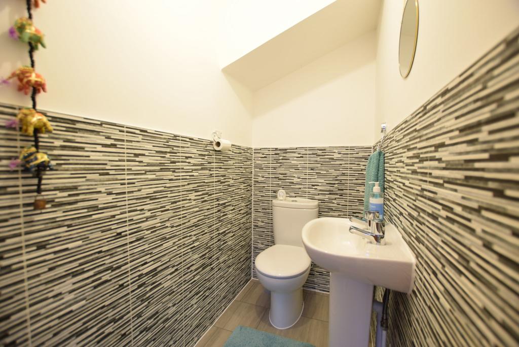 GROUND FLOOR CLOAKROOM