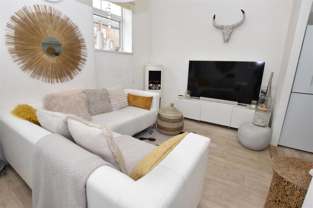Lounge Area.JPG