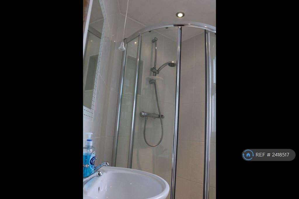 3-Piece Shower Room