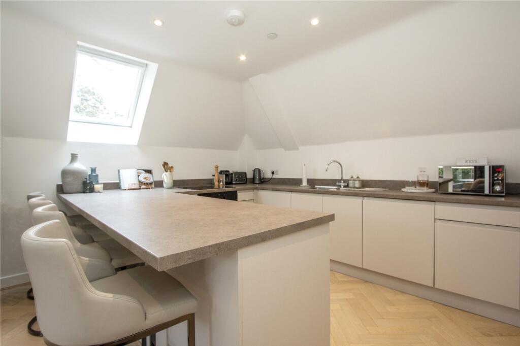Kitchen Breakfast Bar