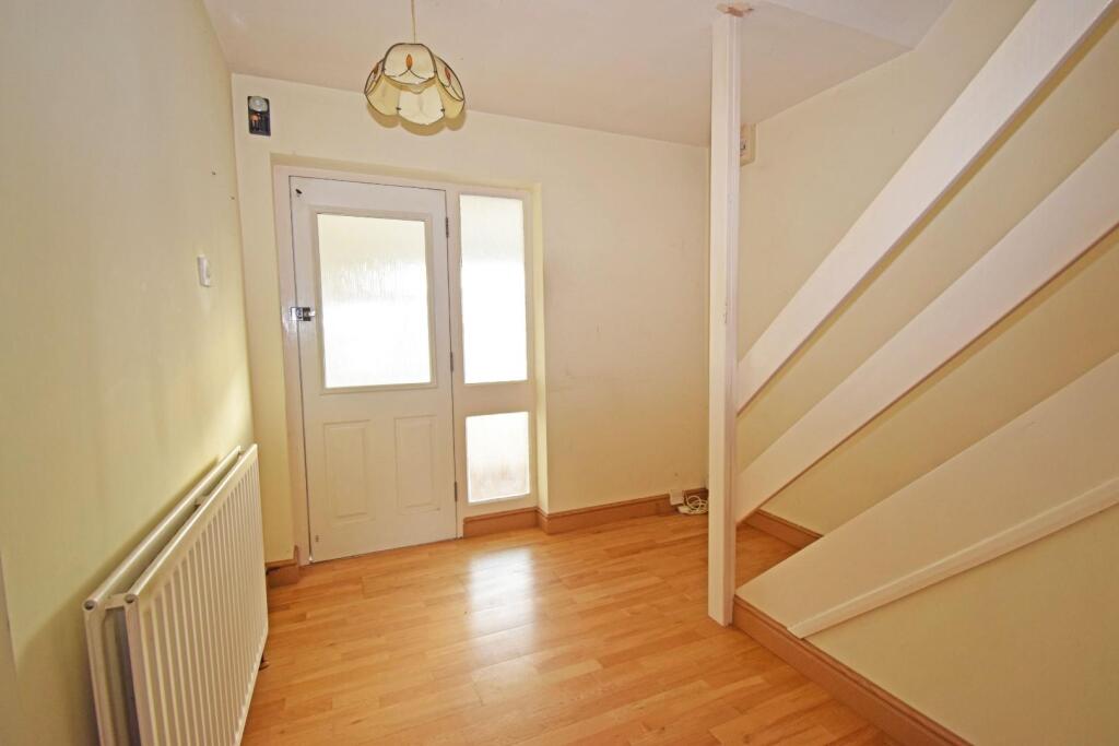 94A Barley Mow Lane, hall b.jpg