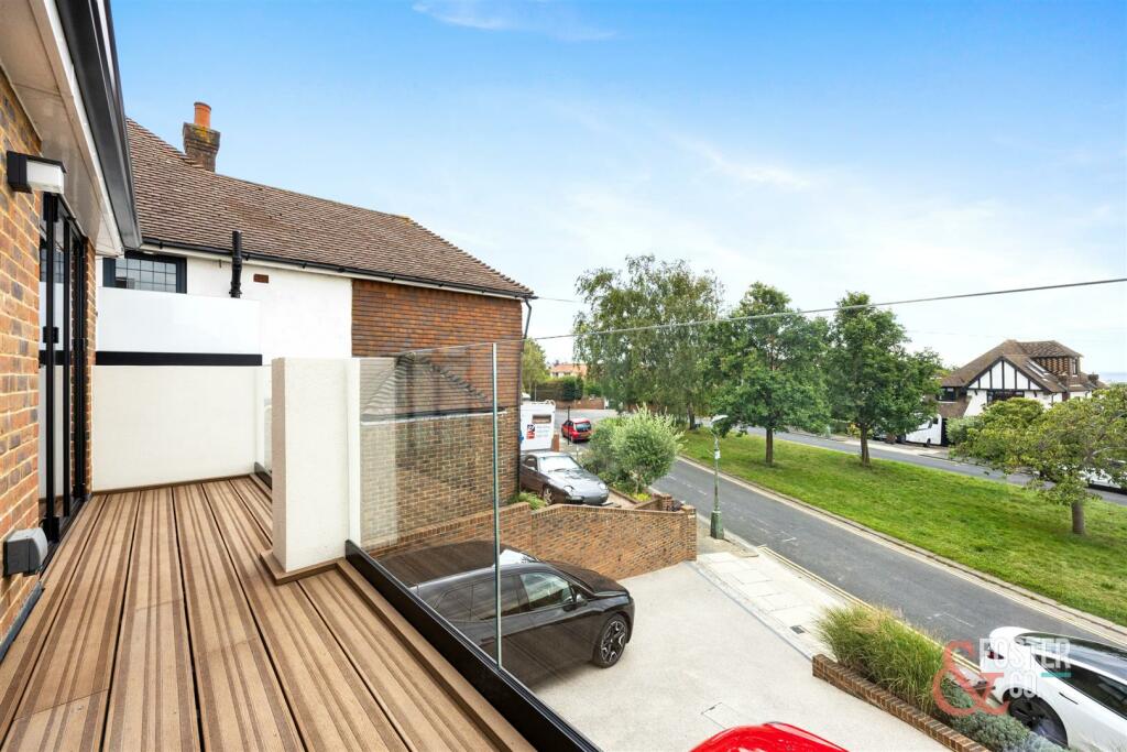 Meadow Close, 3-052.jpg