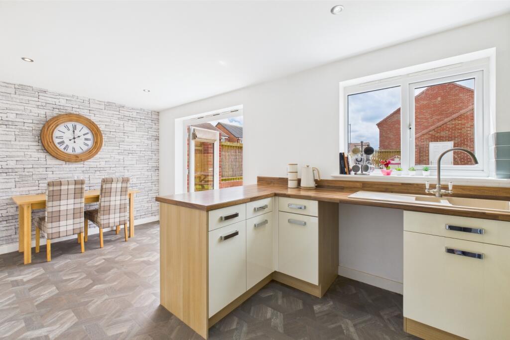 CAM03162G0-PR0277-STILL024