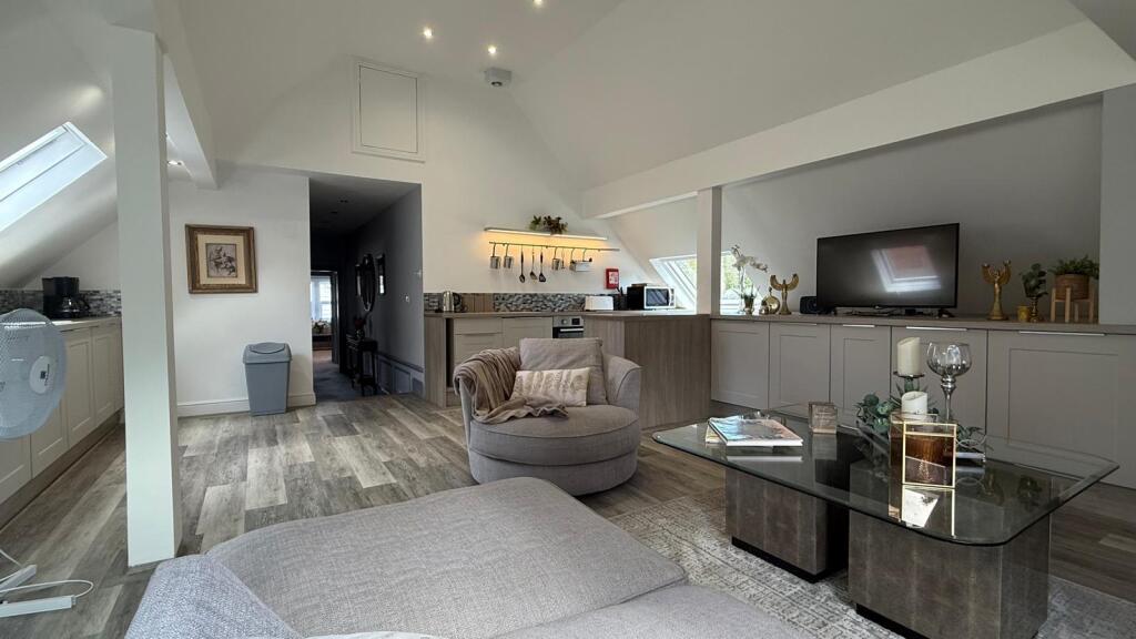 Lounge/Kitchen