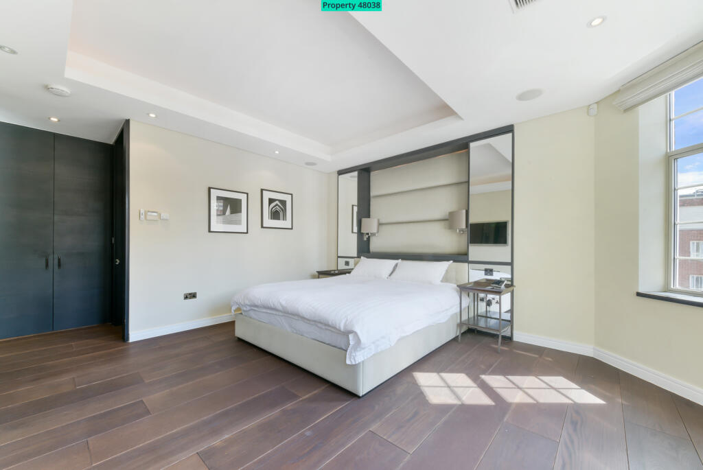 Master Bed + Walk In Wardrobe
