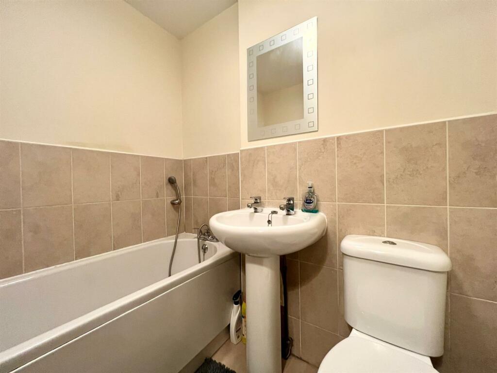 USE bathroom  (6).jpg