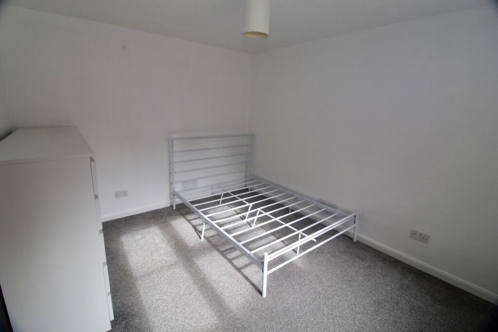 IMG_383372_5_larg...