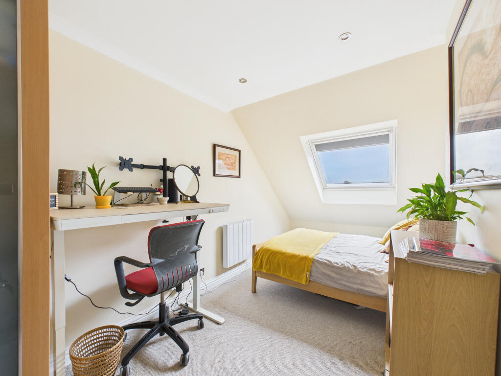 CAM01984G0-PR0529-STILL007