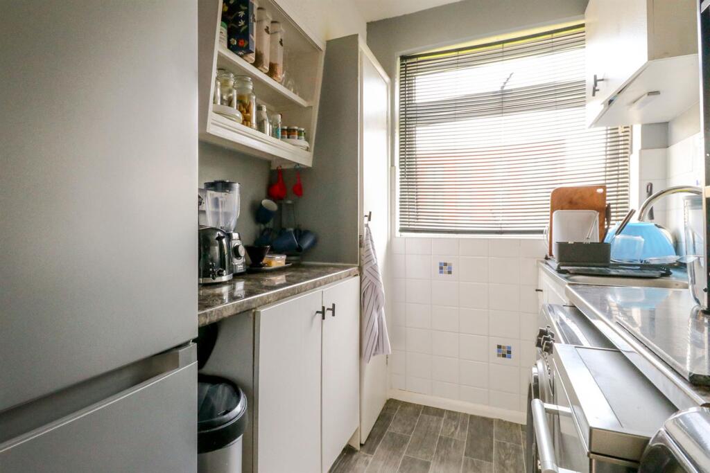 56 Bridle Close-16.jpg