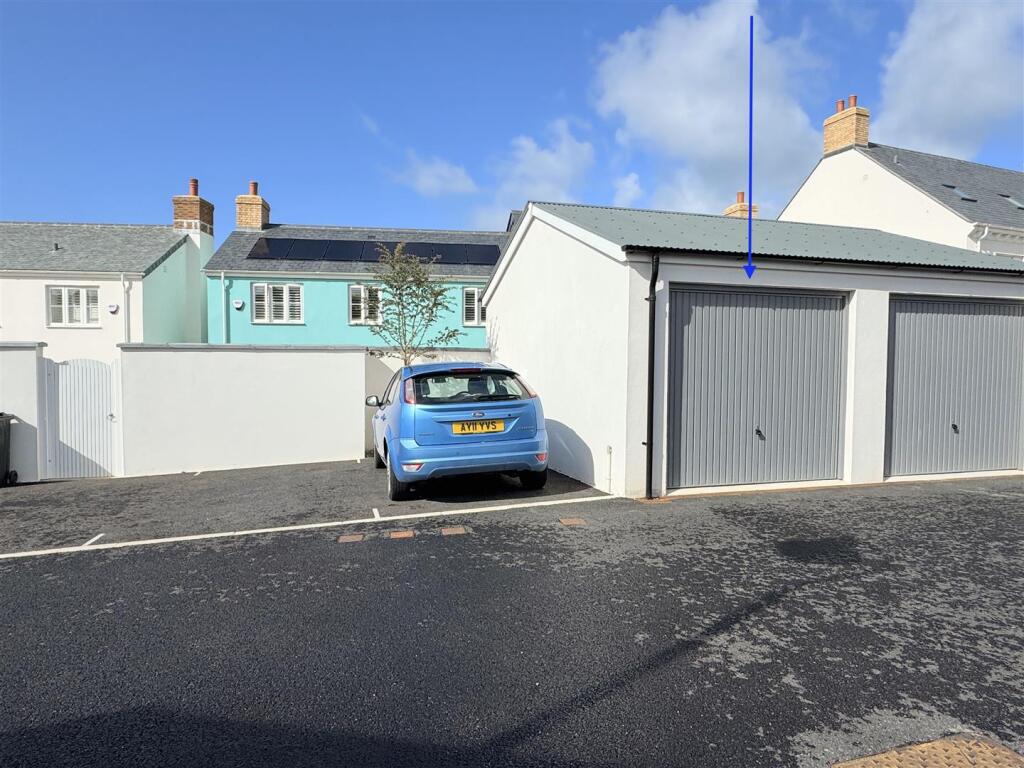 Garage/Parking