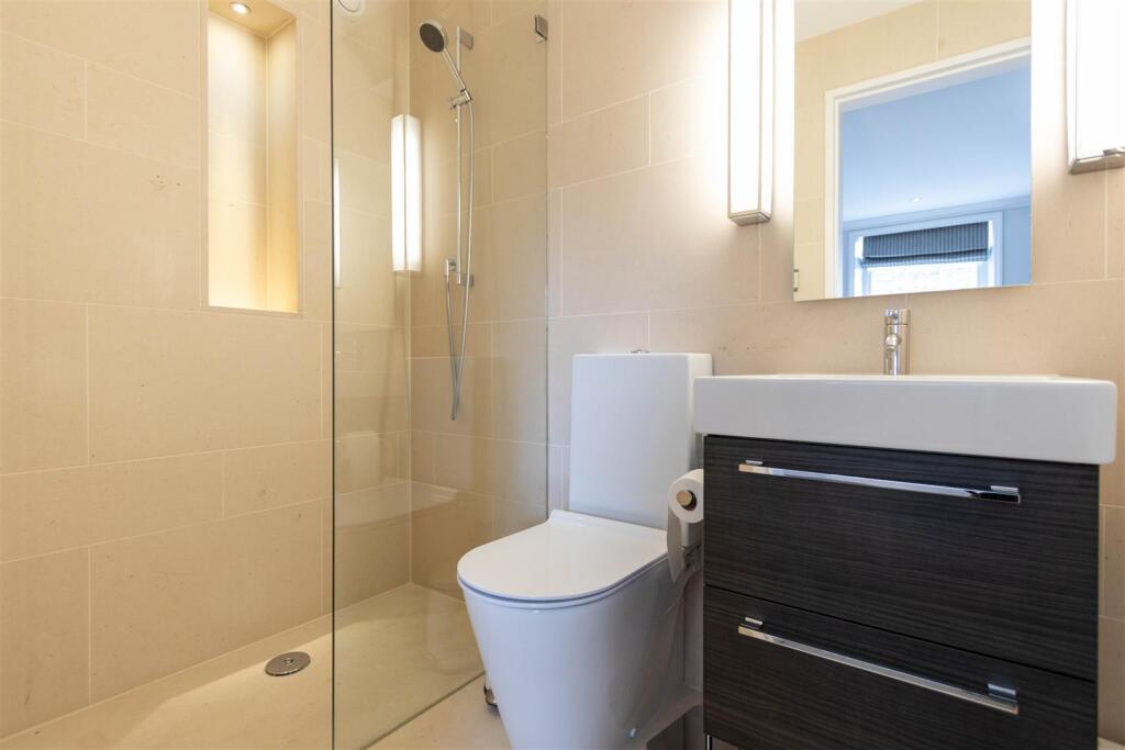 bedroom 3 en-suite.jpg