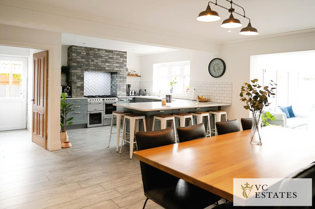 25ft Kitchen Dining Room