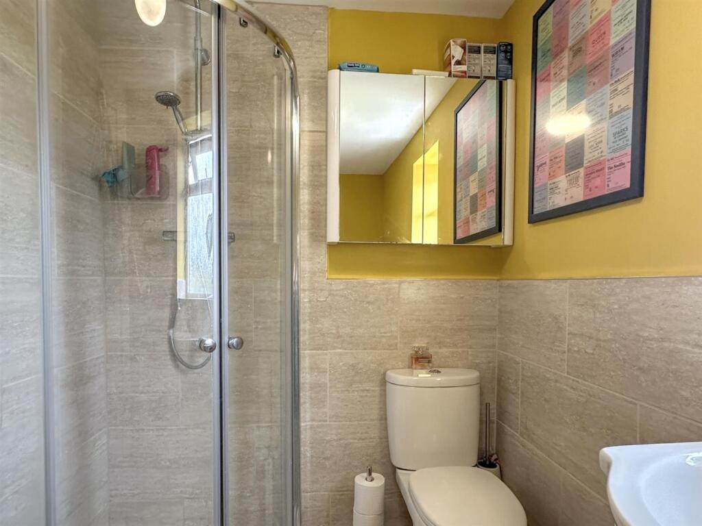 FAMILY BATHROOM/WC