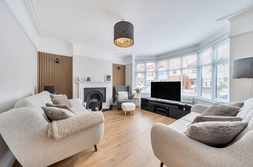 1369606-10-68efb5...