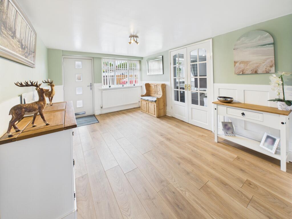 CAM02871G0-PR0472-STILL004