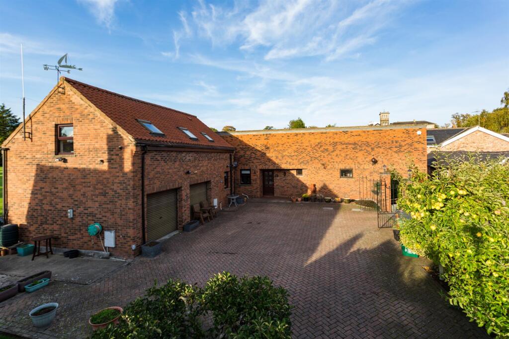 House, Garage, Drive