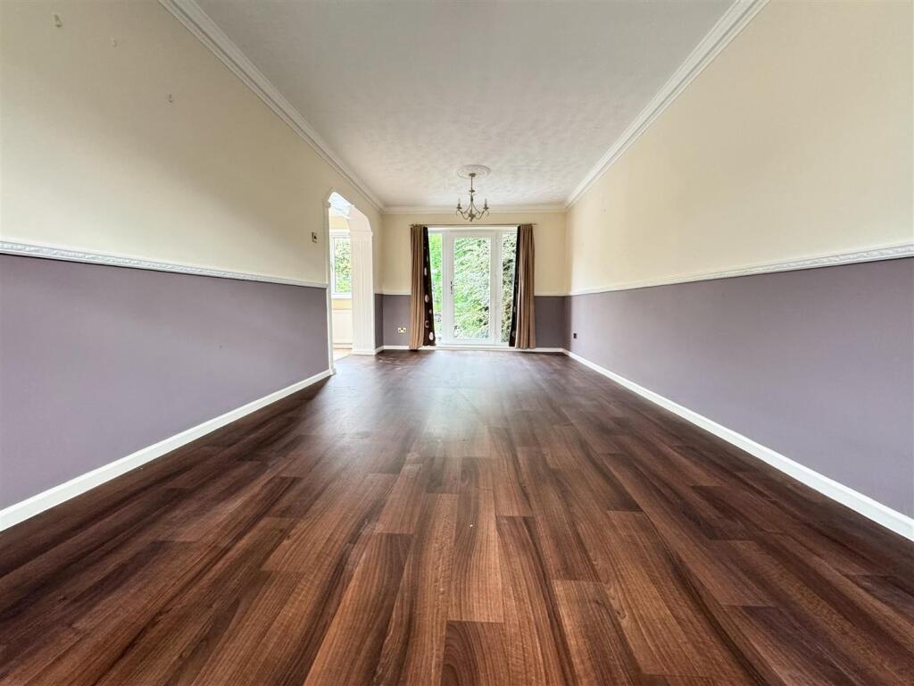 DINING FAMILY ROOM