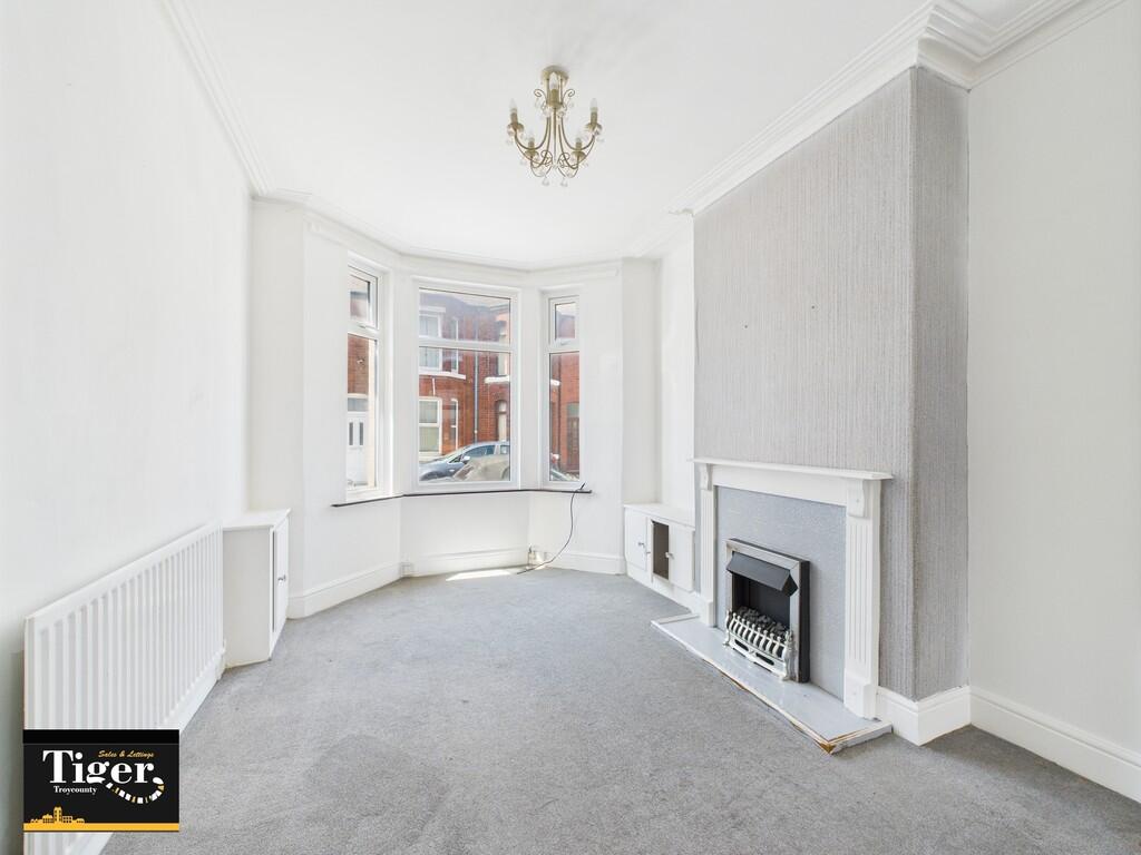 CAM02176G0-PR0644...