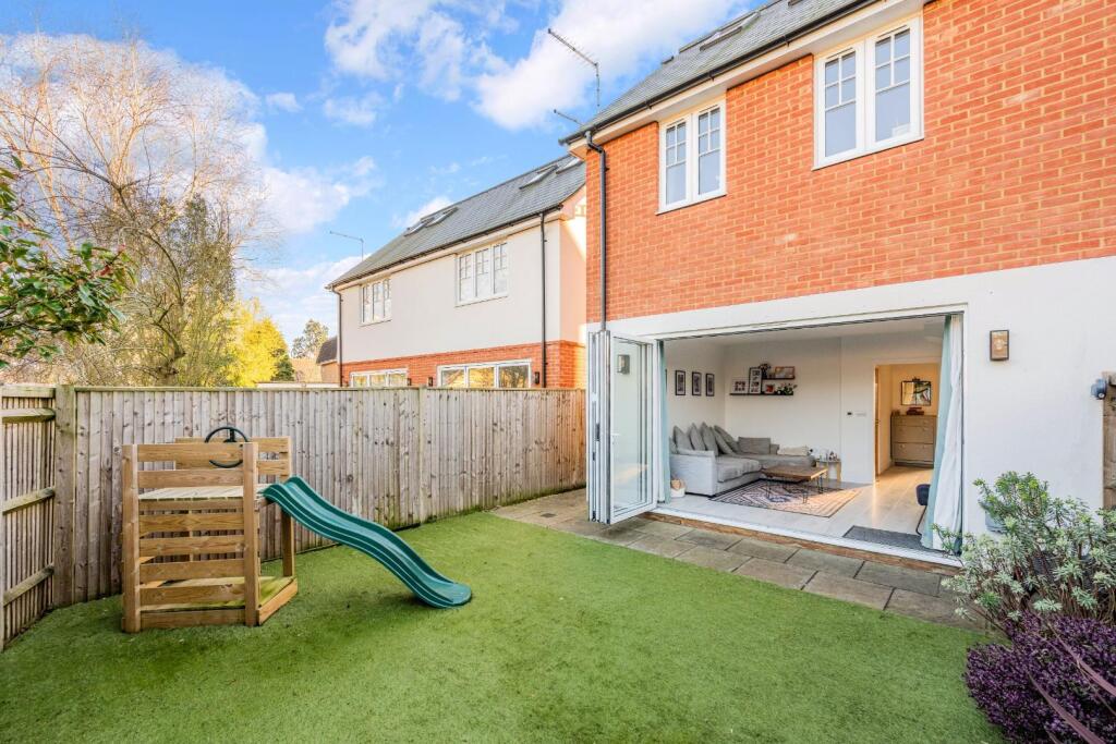 ST GILES CLOSE (12).jpg