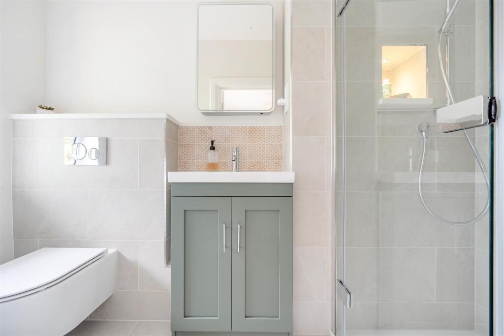 En-suite shower room.jpg