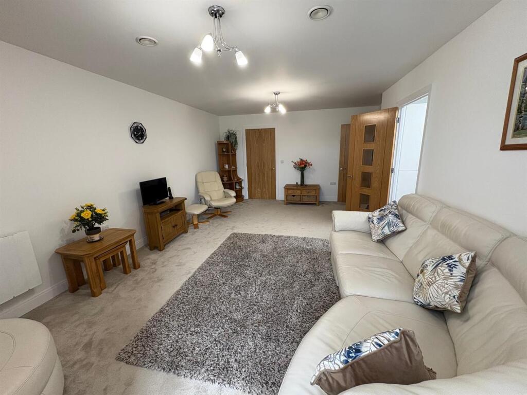 5. Living Room.jpg
