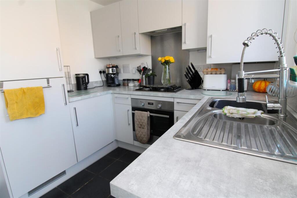 Kitchen 3.JPG