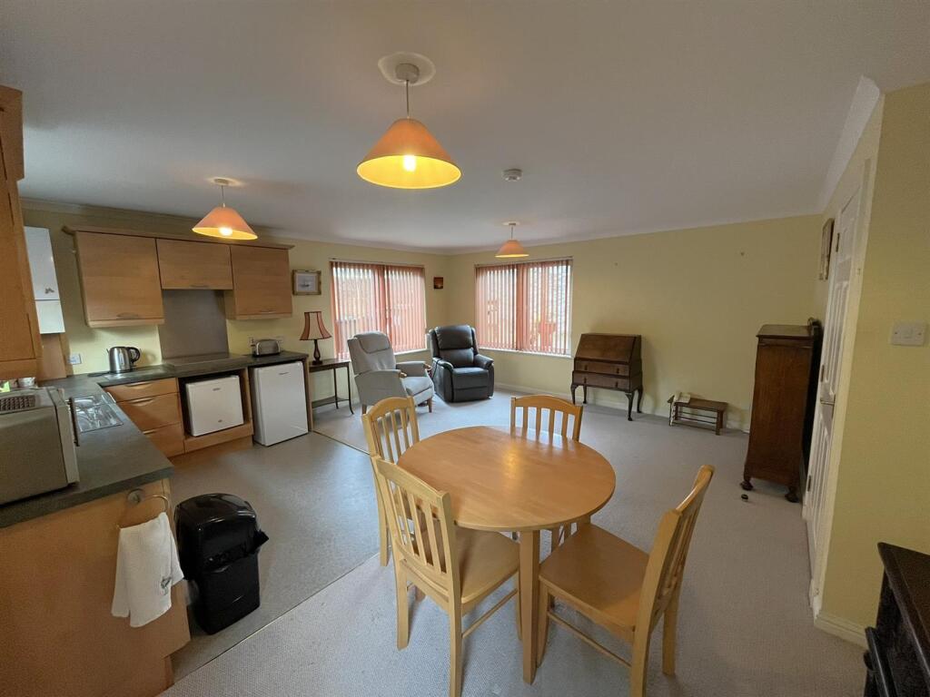 OPEN PLAN KITCHEN/ DINING/ LOUNGE
