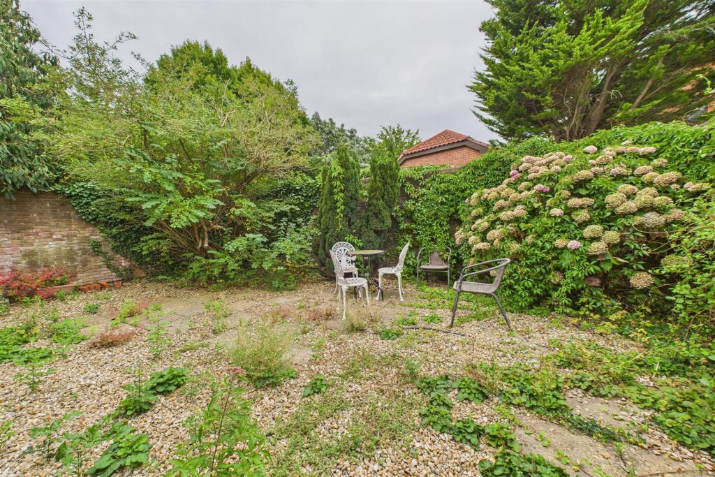 1A Shaplands, Stoke Bishop, Bristol BS9 1AY | A Fr