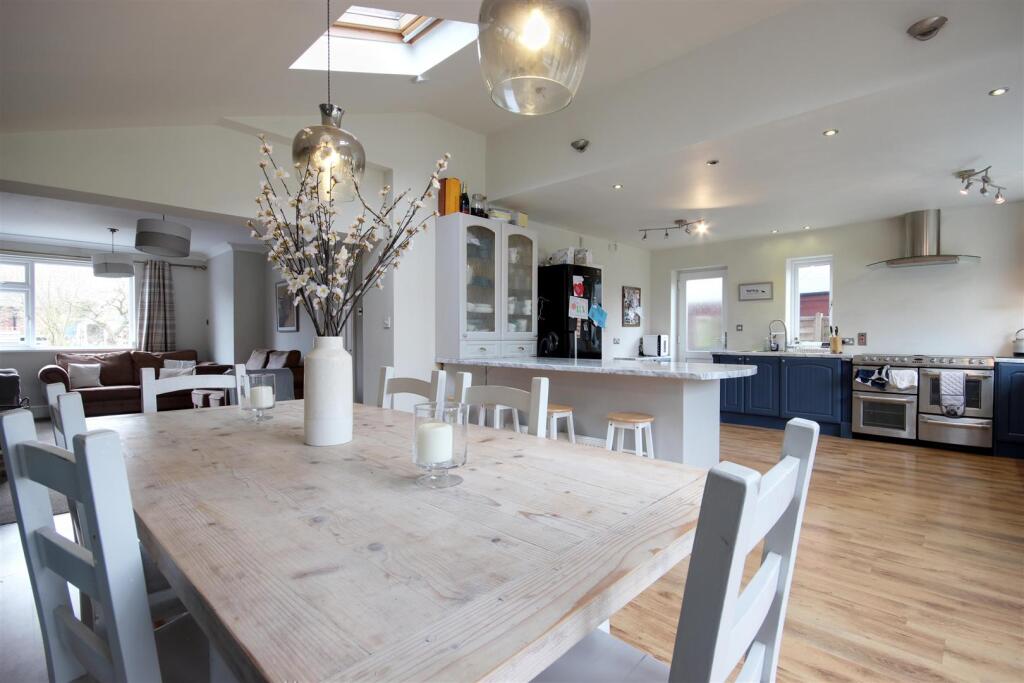 COMBINED KITCHEN &amp; DAY ROOM
