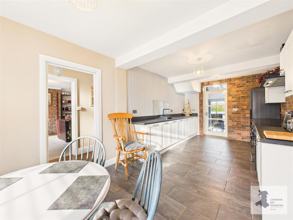 kitchen/dining room