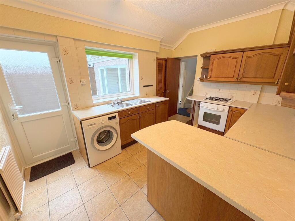 Kitchen d.jpg