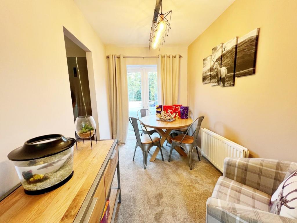 Dining Area 1.jpg
