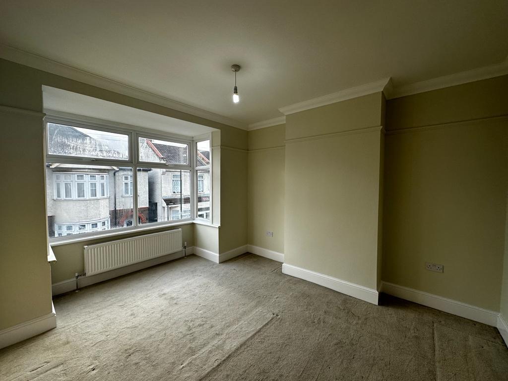 3 Bedroom, 2 Reception House